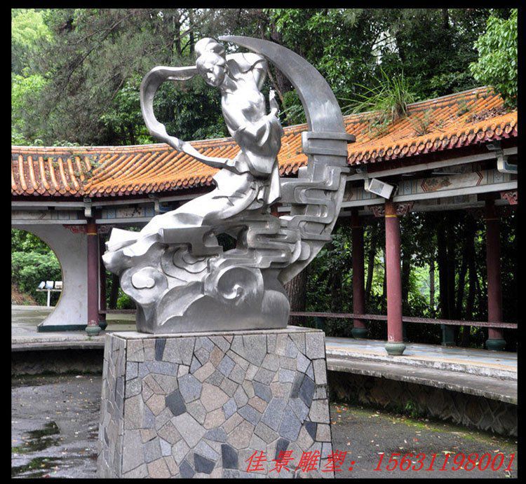 人物雕塑應(yīng)與擺放環(huán)境相融合