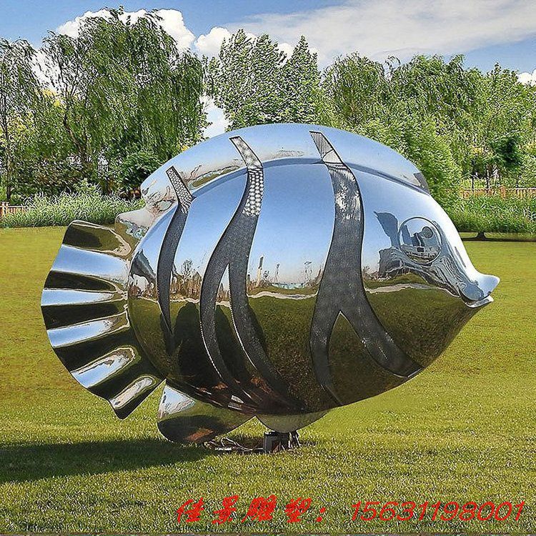 不銹鋼魚雕塑的象征意義