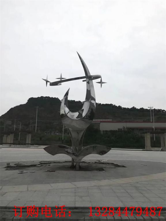 不銹鋼景觀幾何鏡面動(dòng)物藝術(shù)大型鏤空運(yùn)動(dòng)雕塑 (2)