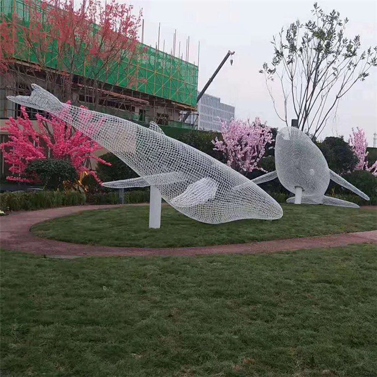 不銹鋼鏤空海豚雕塑線條流暢的造型