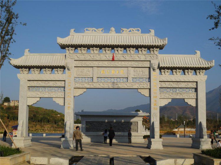石雕牌樓展現(xiàn)了特色鄉(xiāng)村文化