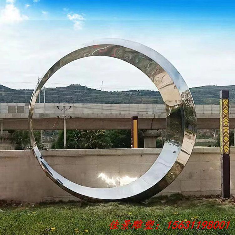 不銹鋼雕塑與傳統(tǒng)雕塑材料相比其藝術價值的獨特之處在哪里