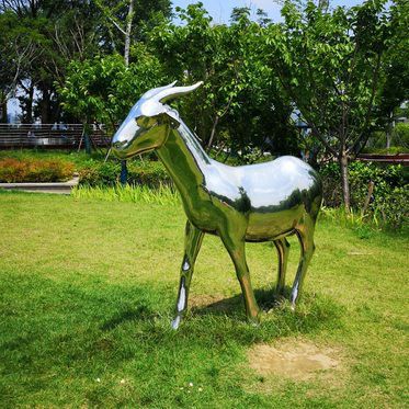 動(dòng)物雕塑擺放在動(dòng)物園有什么特殊作用
