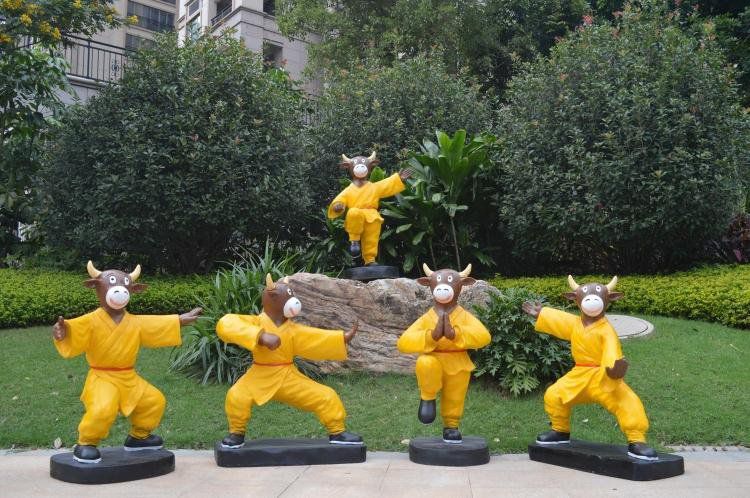 卡通牛雕塑的維護(hù)保養(yǎng)需要注意哪些問題