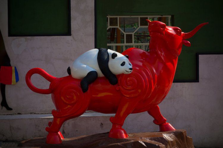 卡通牛雕塑對(duì)兒童的教育意義有哪些