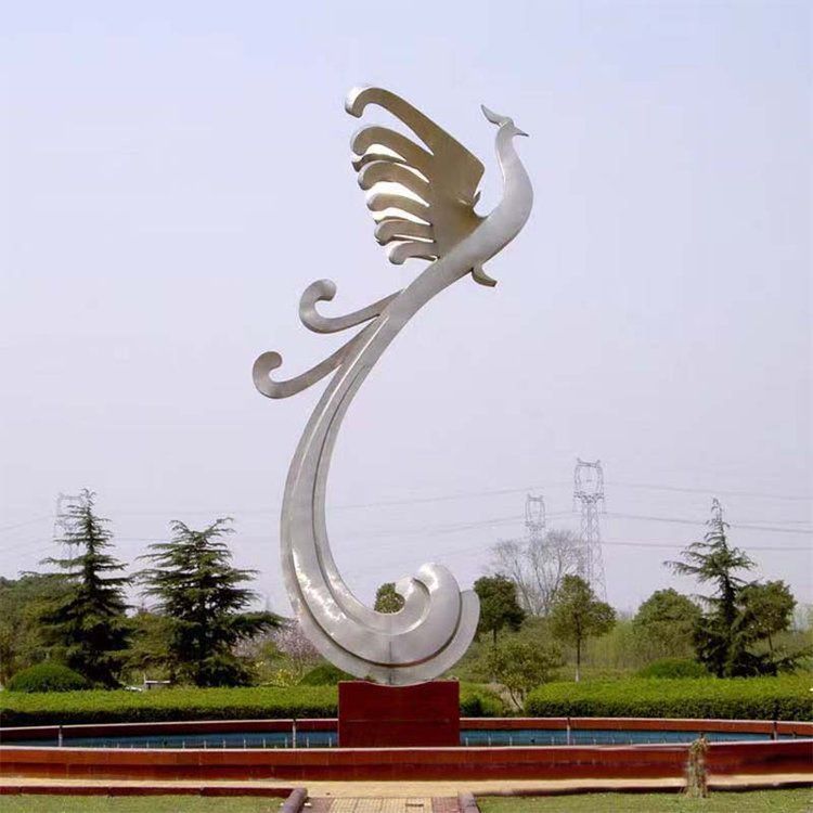 鳳凰雕塑與其他神話生物組合的寓意是什么
