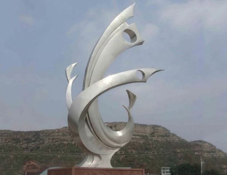 鳳凰雕塑在學(xué)校環(huán)境中的寓意是什么