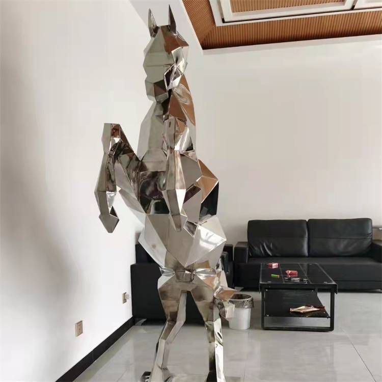 制作鏡面馬雕塑在不同環(huán)境下特殊要求