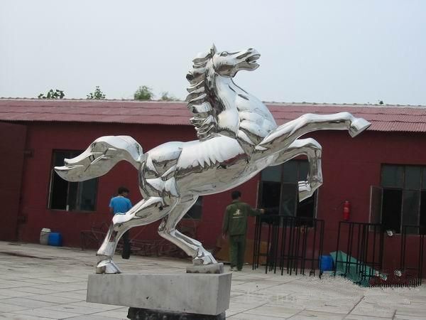 鏡面馬雕塑的后期保養(yǎng)維護包括哪些內(nèi)容