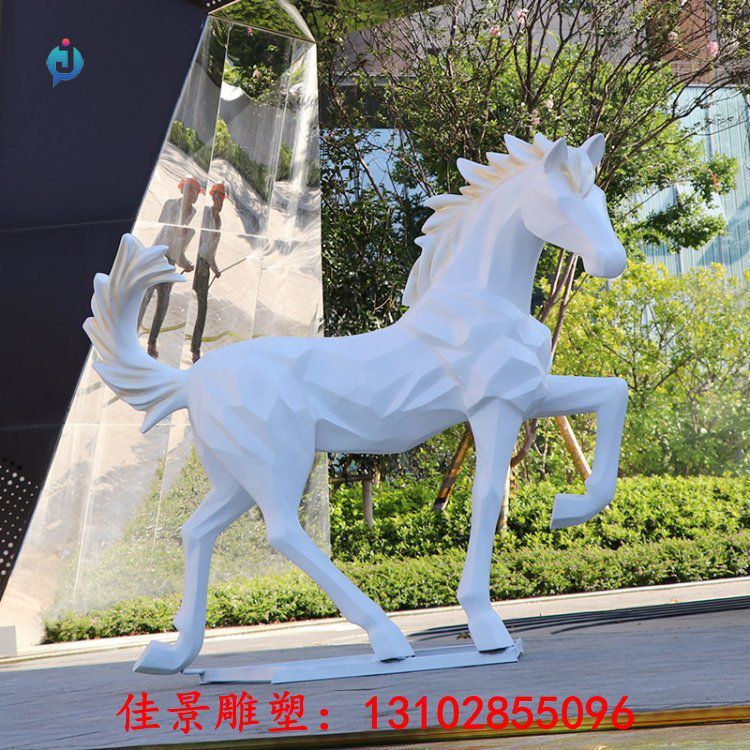制作馬雕塑時(shí)，如何表現(xiàn)馬的肌肉質(zhì)感和毛發(fā)效果