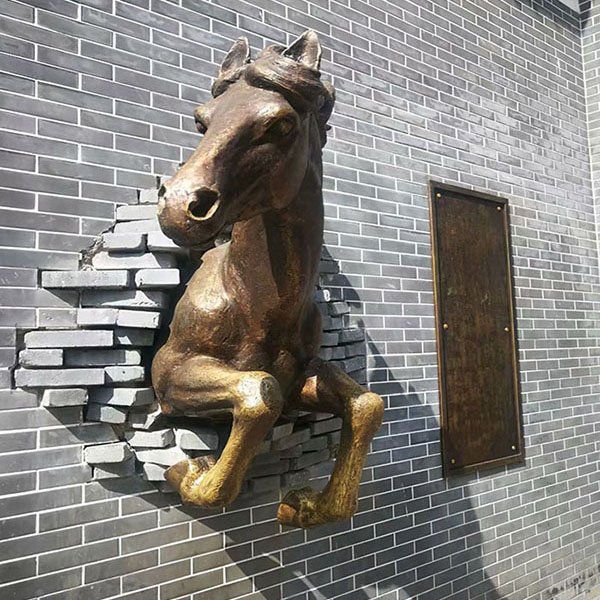 馬雕塑制作中結(jié)合不同材料可創(chuàng)造獨(dú)特效果