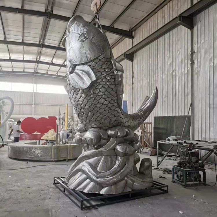 鯉魚雕塑制作完成后，如何進(jìn)行保養(yǎng)維護(hù)