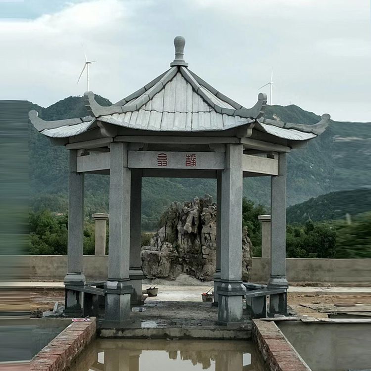 對(duì)于海邊等潮濕環(huán)境的涼亭雕塑，哪種石材的耐久性更好