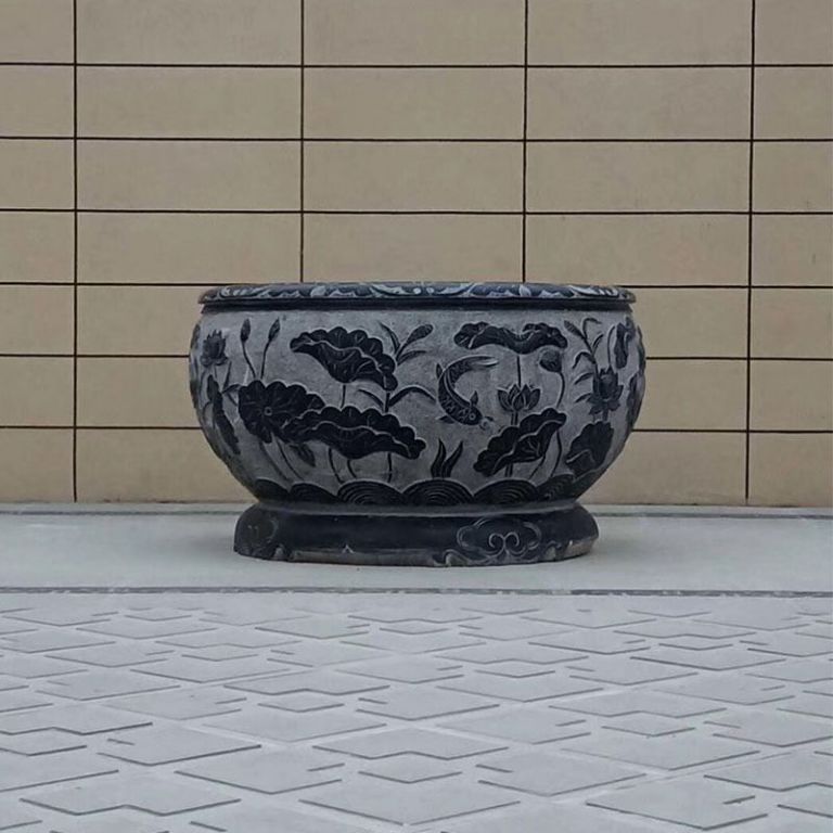 石材荷花雕塑雕刻工藝關(guān)鍵步驟首先是選材