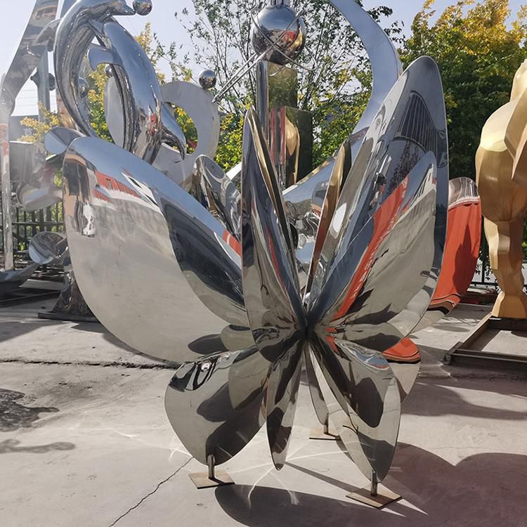 不銹鋼蝴蝶雕塑與不同風(fēng)格建筑如何搭配