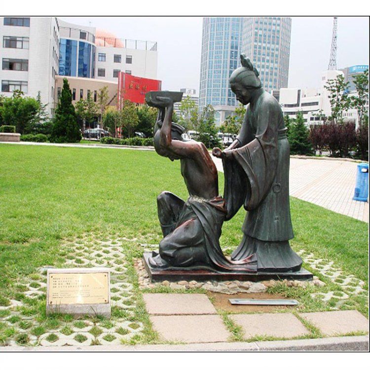 古代人物銅雕通過造型、服飾等細(xì)節(jié)精準(zhǔn)展現(xiàn)人物身份地位