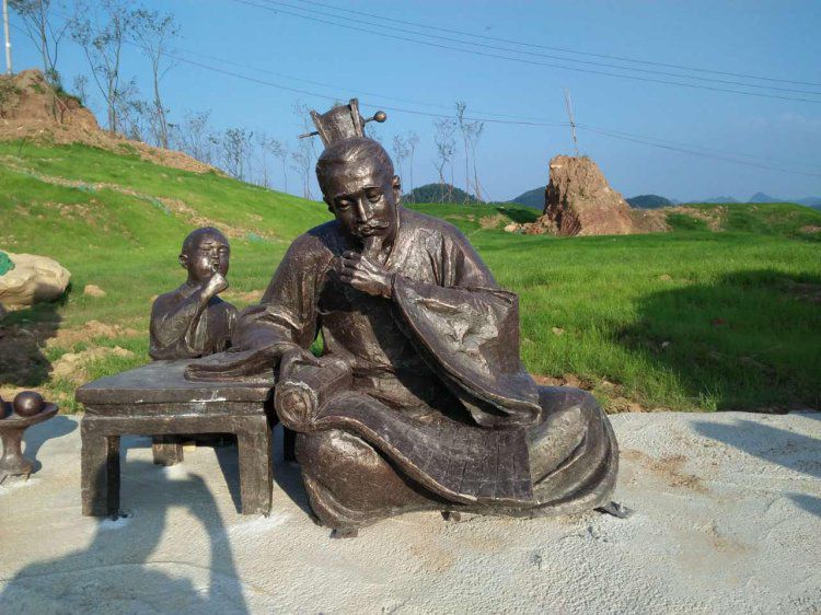 古代人物銅雕扮演著多方面角色