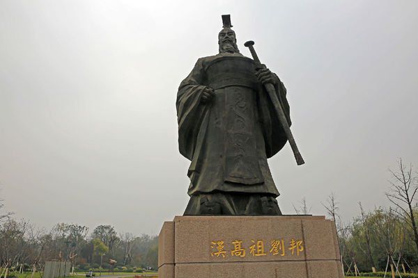 許多古代人物銅雕背后都承載著動(dòng)人傳說