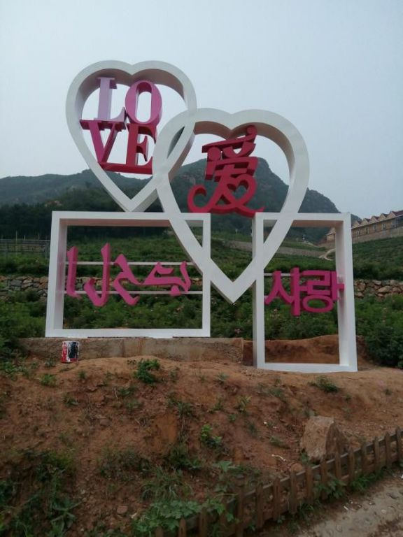 在酸雨地區(qū)如何保護(hù)愛心雕塑