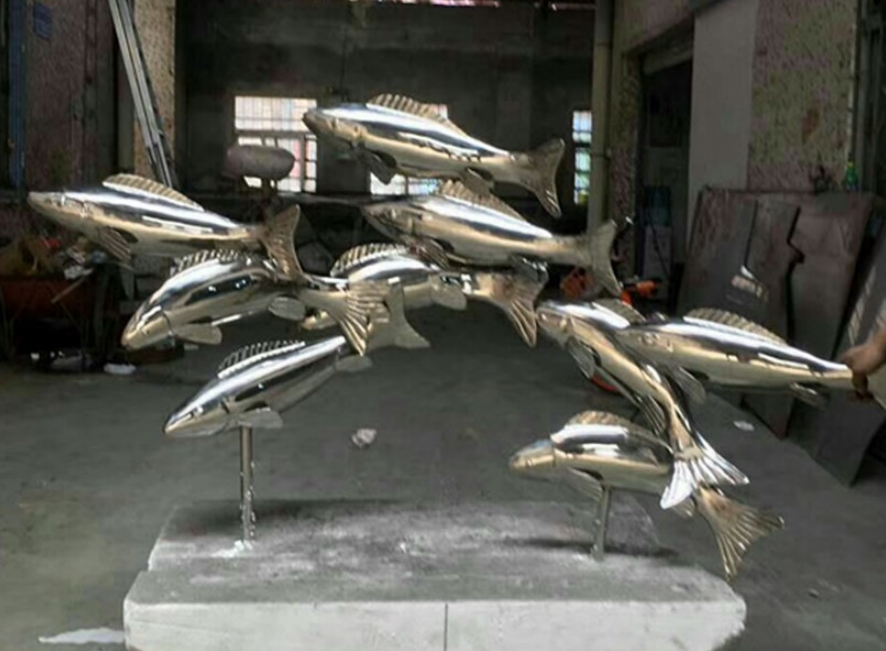 未來不銹鋼鯉魚雕塑可能會有哪些新的表現(xiàn)形式