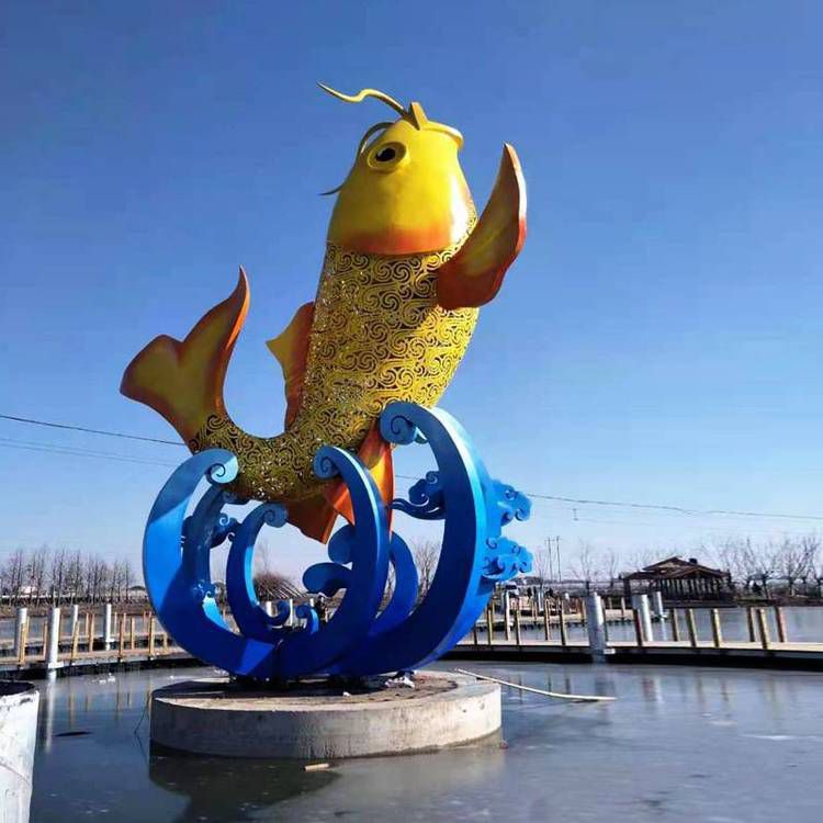 不銹鋼鯉魚雕塑如何與周邊景觀元素進行融合