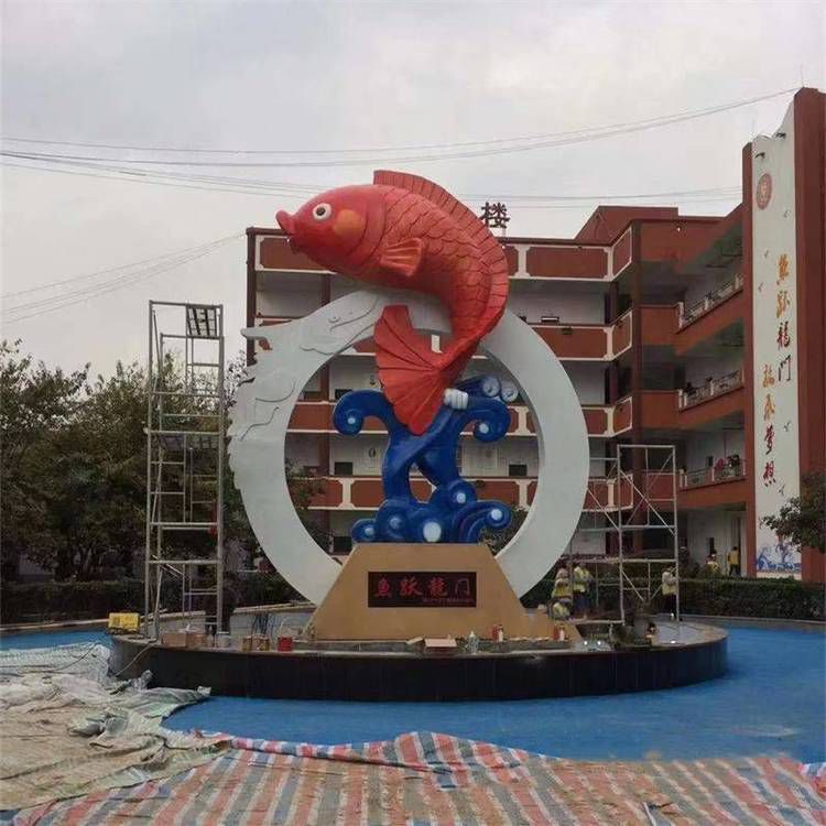 不銹鋼鯉魚雕塑的尺寸大小對其展示效果和功能有何影響