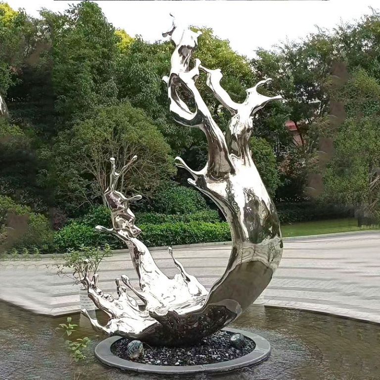 玻璃材質(zhì)的水花雕塑如何通過(guò)熱熔與冷加工結(jié)合的工藝實(shí)現(xiàn)復(fù)雜的卷