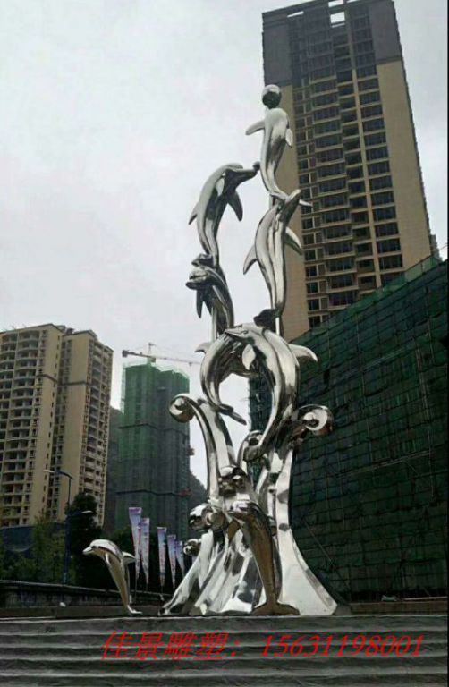 不銹鋼跳躍的海豚和海浪