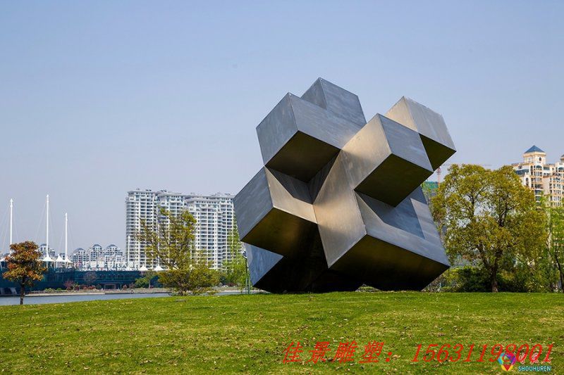 校園不銹鋼魔方雕塑