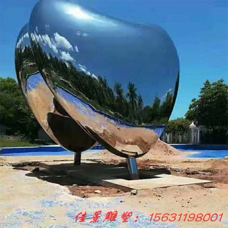 大型不銹鋼鏡面愛心雕塑