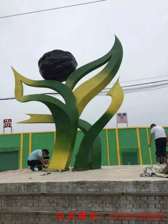 大型不銹鋼核桃雕塑
