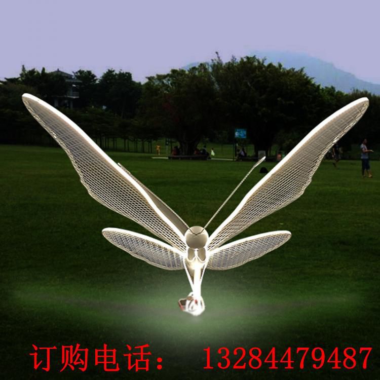 大型不銹鋼蝴蝶鏤空發(fā)光雕塑