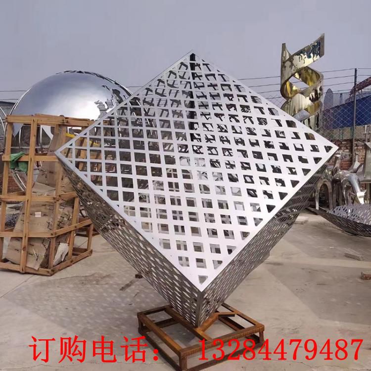 不銹鋼正方形鏤空魔方雕塑