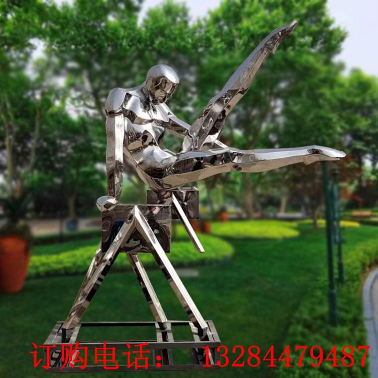 不銹鋼人物運(yùn)動造型鏡面雕塑