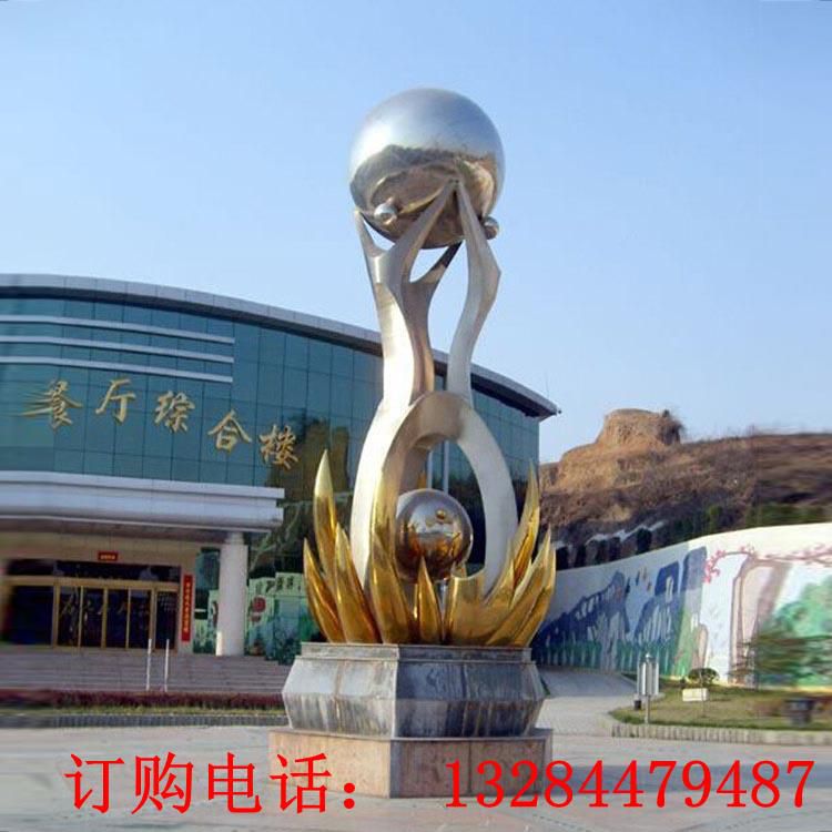 不銹鋼抽象人物舉球鏡面雕塑
