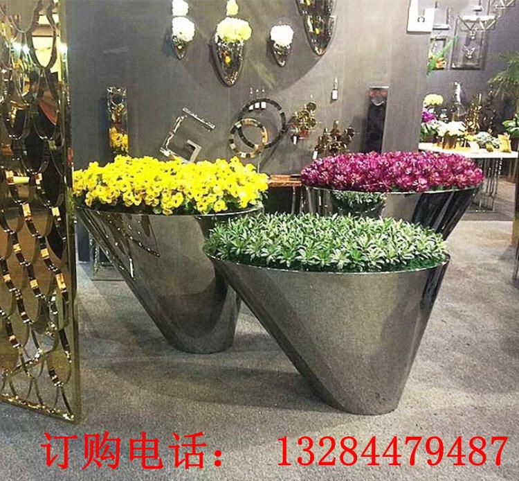 不銹鋼不規(guī)則花盆雕塑
