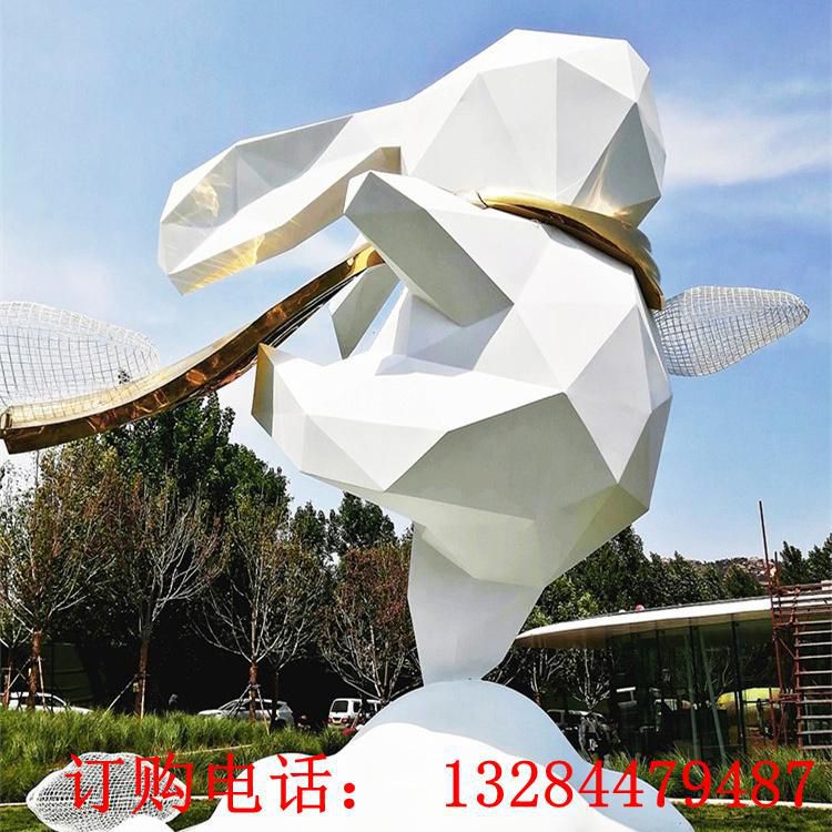 不銹鋼踩云朵小兔雕塑