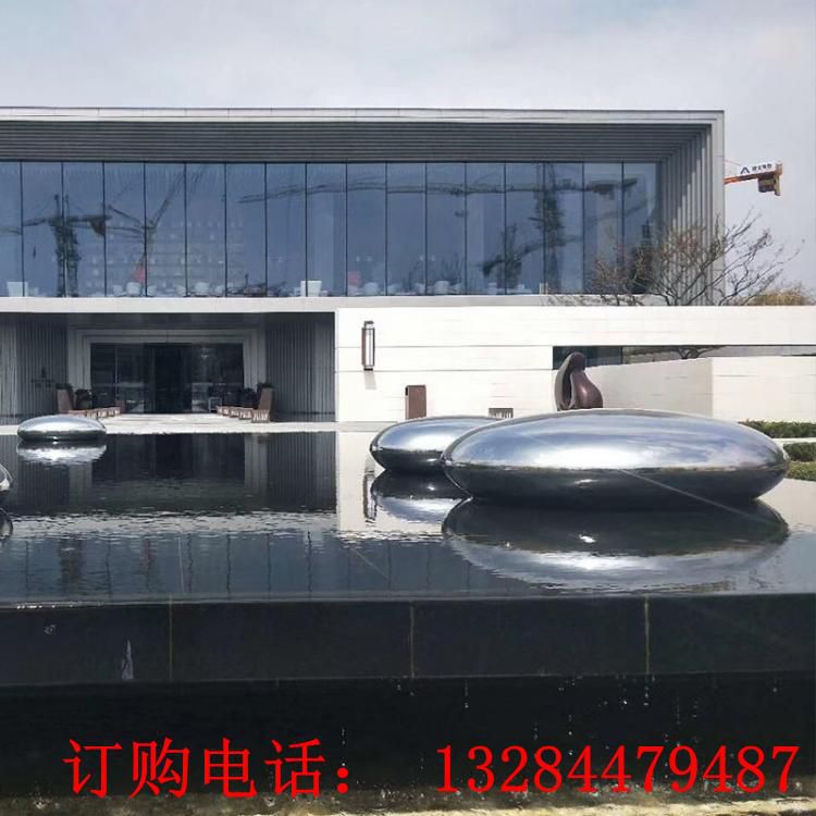 不銹鋼鏡面石頭雕塑