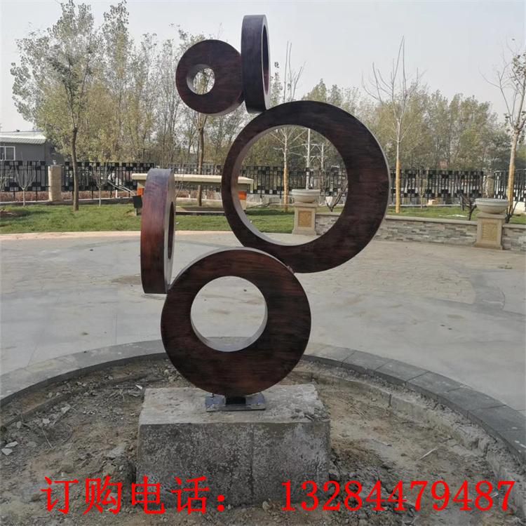 不銹鋼圓環(huán)堆疊雕塑