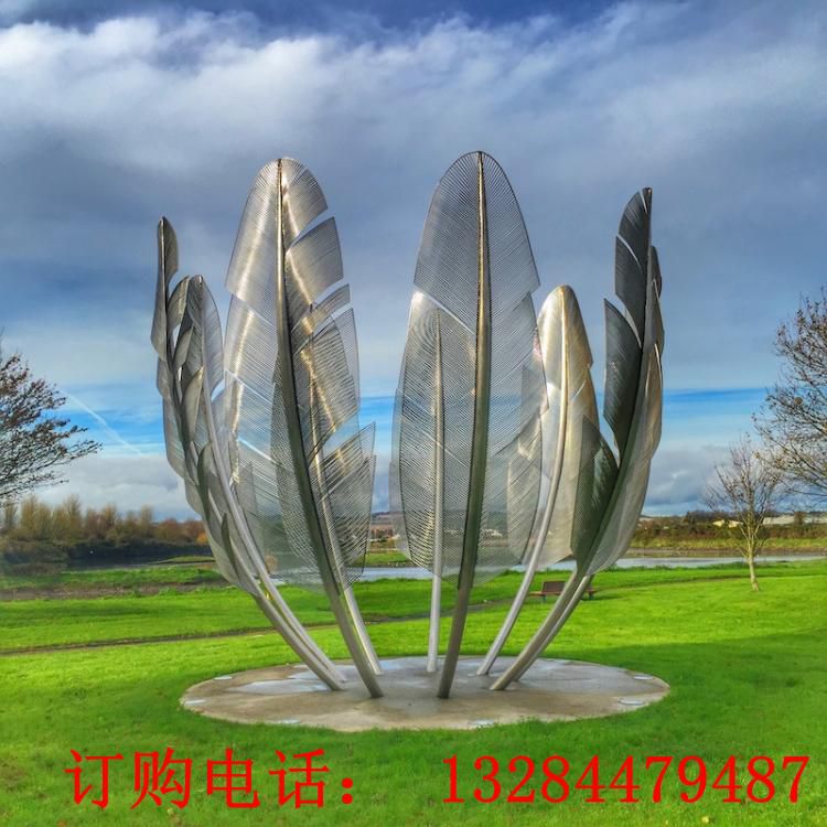 不銹鋼鏤空羽毛雕塑