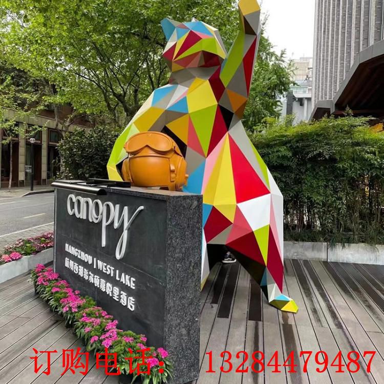不銹鋼幾何彩色松鼠雕塑