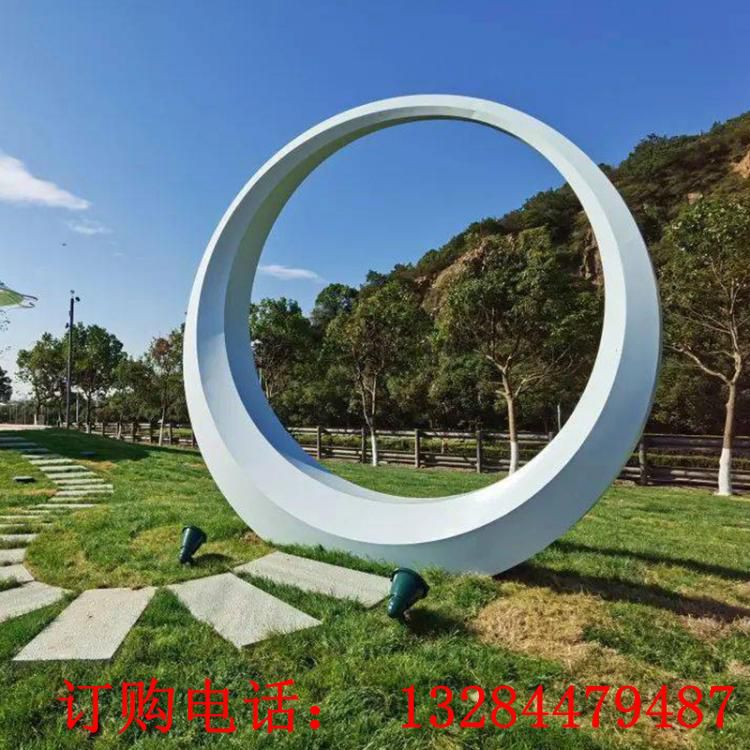 不銹鋼圓環(huán)雕塑