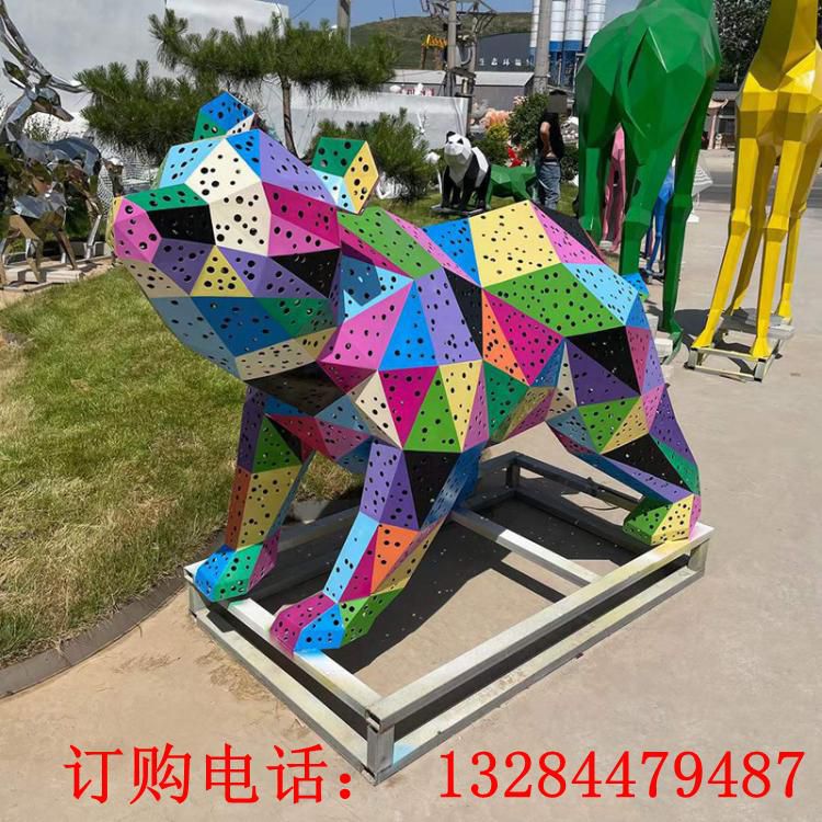 不銹鋼切面幾何彩色熊雕塑