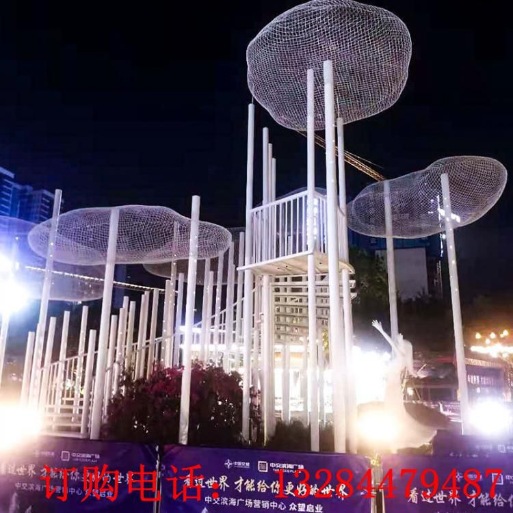 不銹鋼鏤空編織云朵雕塑