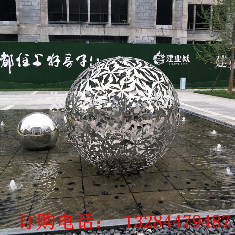 不銹鋼鏤空楓葉圓球雕塑