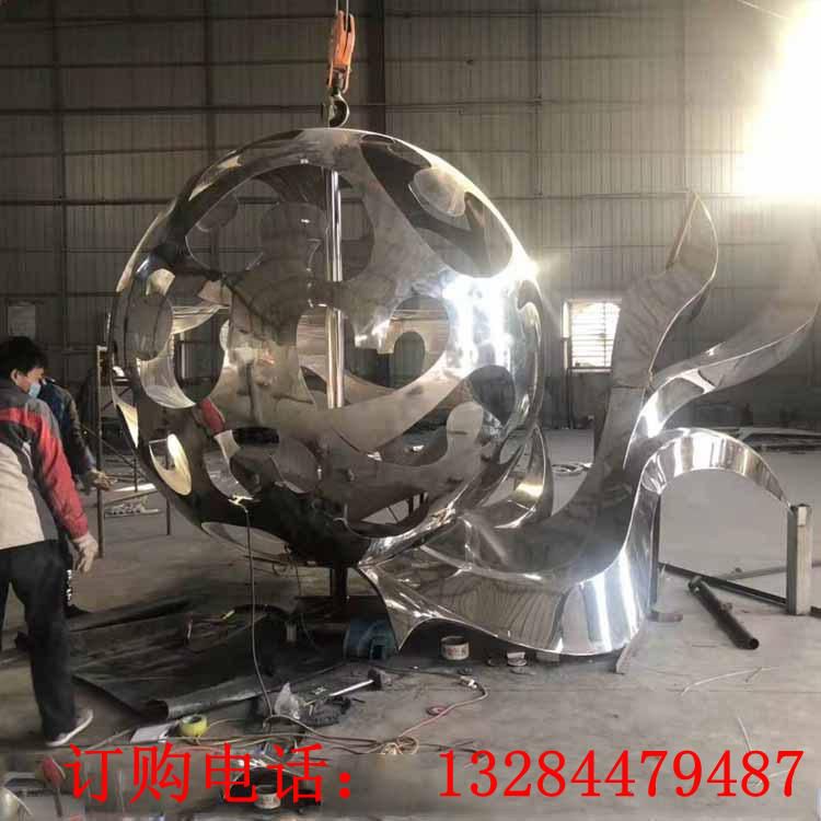 不銹鋼鏡面鏤空?qǐng)A環(huán)雕塑