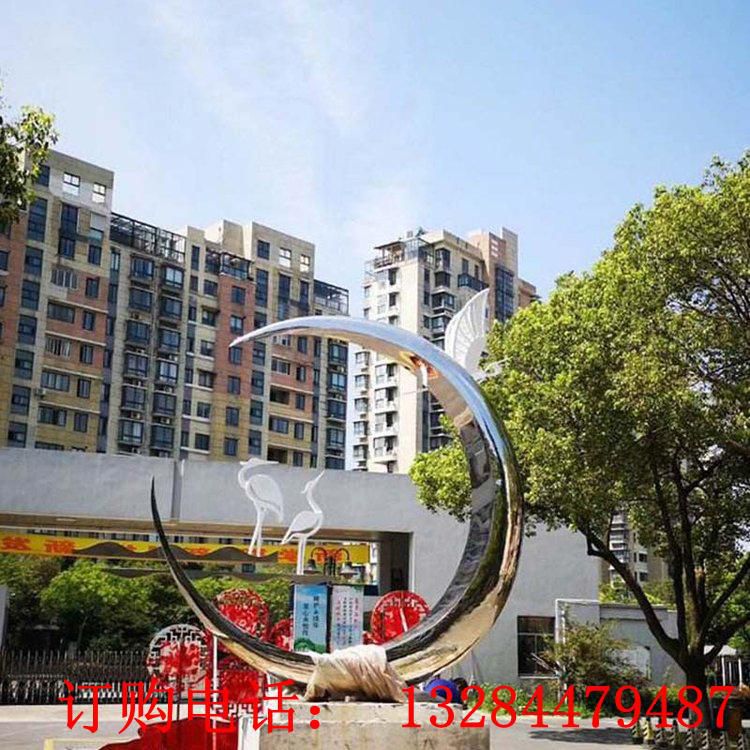 不銹鋼鏡面月亮雕塑