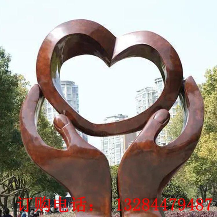 不銹鋼手捧愛(ài)心雕塑