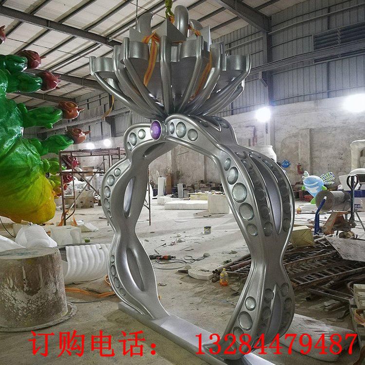 不銹鋼鏡面鉆戒雕塑