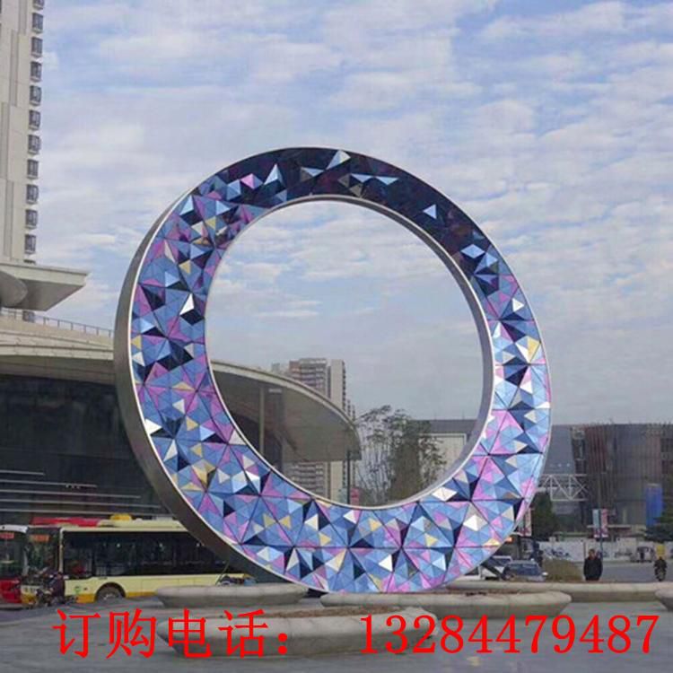 大型不銹鋼圓環(huán)雕塑